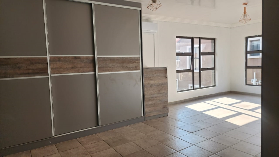 5 Bedroom Property for Sale in Waterkloof A H North West